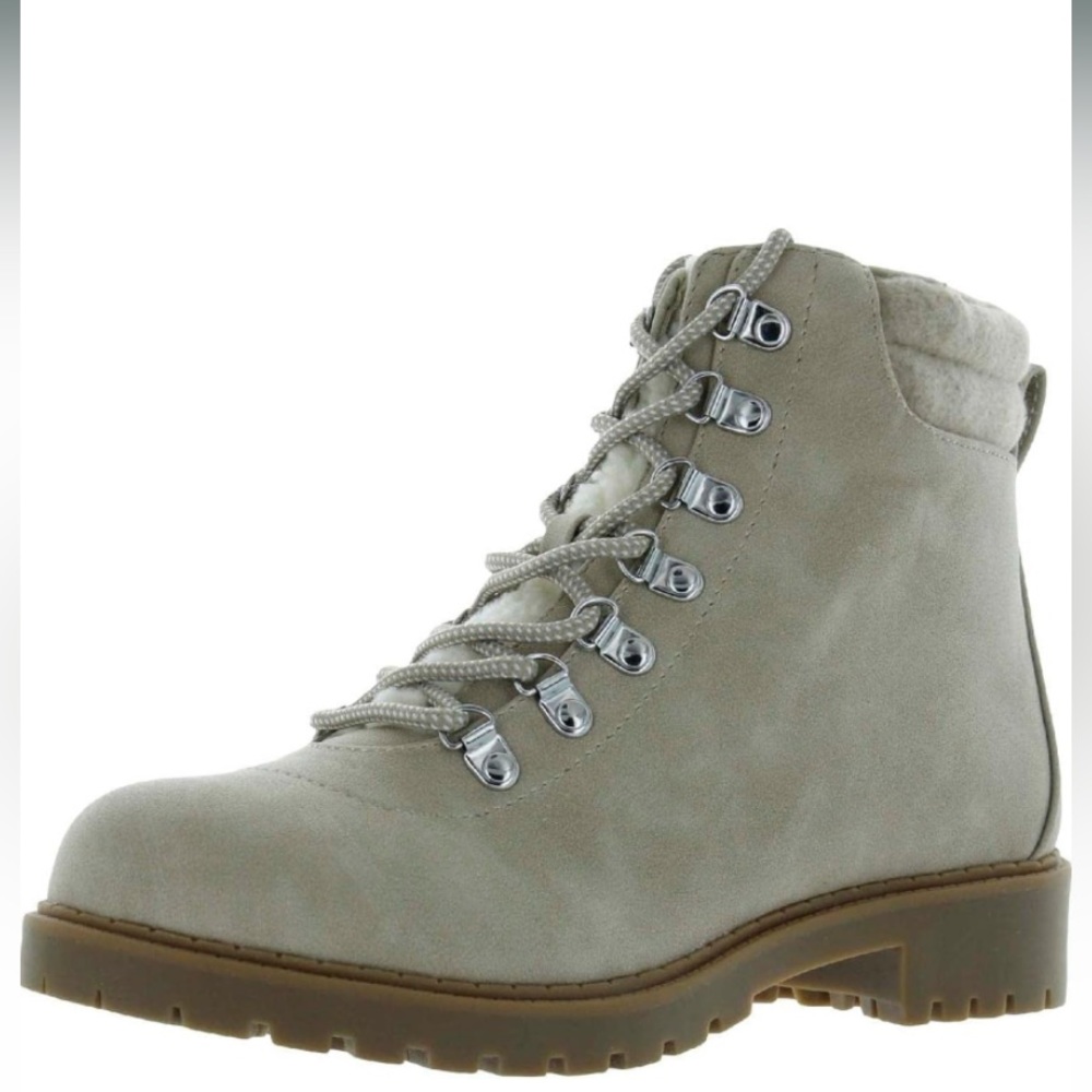 NWOB Style & Co Mariah Boots 7M Lt Taupe Sherpa, Lace up. Inside Zipper